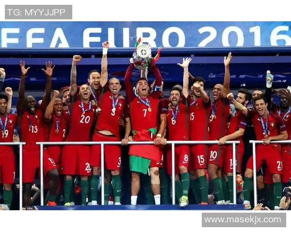 十五位球星引领的足球队大揭秘 揭示他们背后的传奇与荣耀